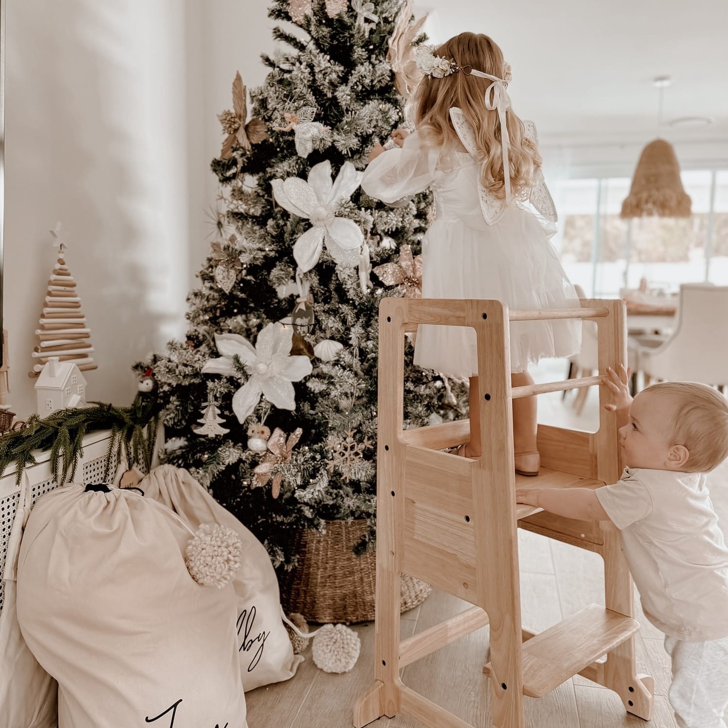 LOLA Deluxe Solid Wood Kitchen Tower – Montessori-inspired furniture for kids by My Duckling