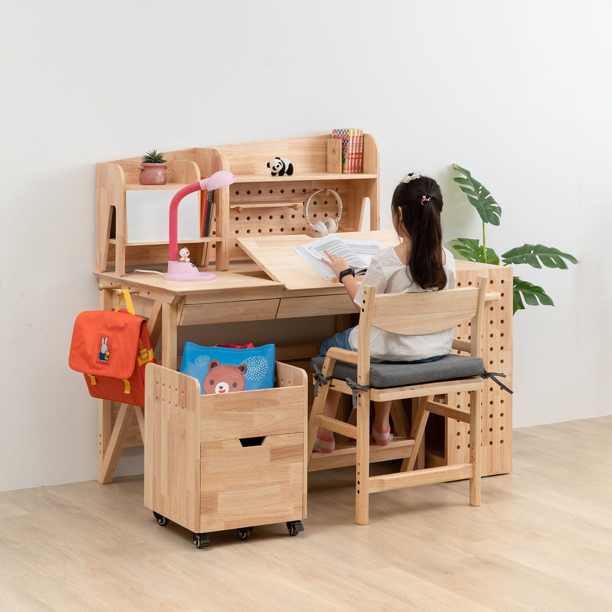 NALA Adjustable Study Chair – Montessori-inspired furniture for kids by My Duckling